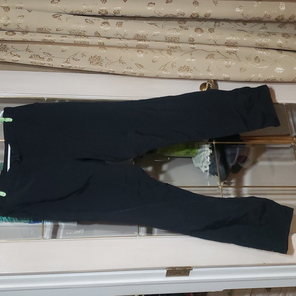 Sierra Ridge Women's Size Large.  Black Water Designs Limited